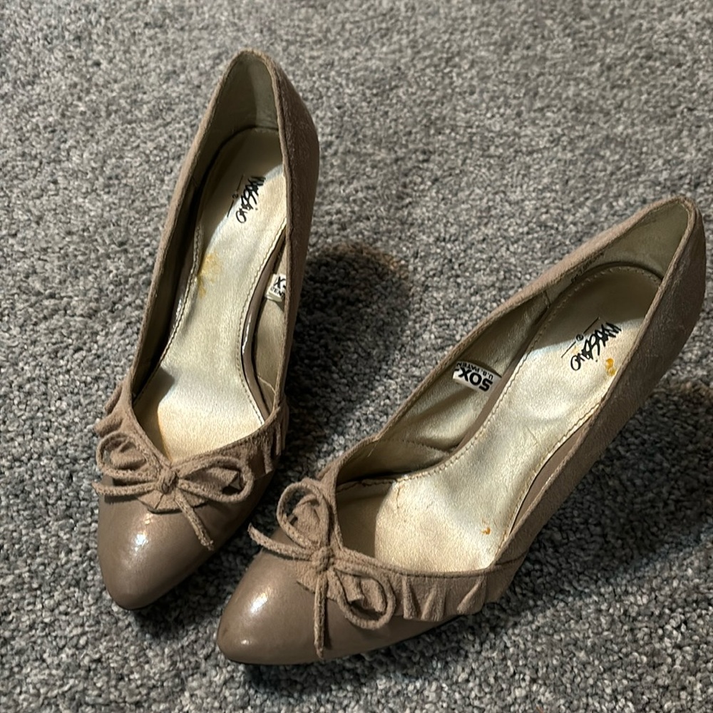 Taupe, bow toe heels
